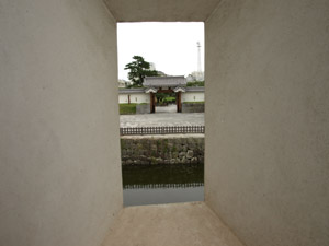 銅門の枡形の狭間から見た馬出門の枡形